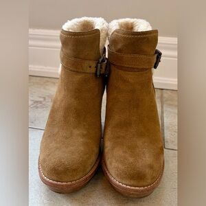 Anais Ugg sz 7.5 wedge heel. Suede and shearling